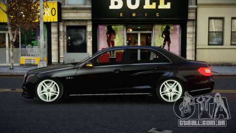 Mercedes-Benz E63 AMG Wuibe para GTA 4