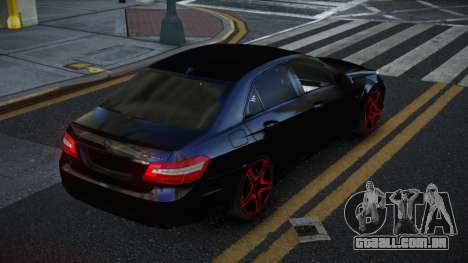 Mercedes-Benz E63 AMG Rezaxovig para GTA 4