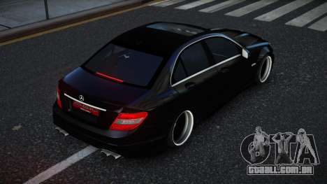 Mercedes-Benz C63 AMG Yoqpeqefo para GTA 4