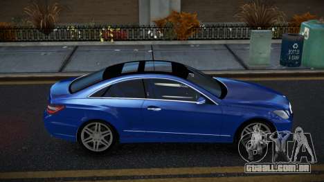 Mercedes-Benz E500 Ashah para GTA 4