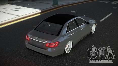 Mercedes-Benz E63 AMG Fogsuhufe para GTA 4