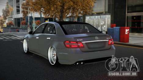 Mercedes-Benz E63 AMG Fogsuhufe para GTA 4