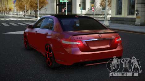 Mercedes-Benz E63 AMG Guju para GTA 4