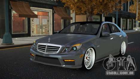 Mercedes-Benz E63 AMG Fogsuhufe para GTA 4