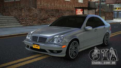 Mercedes-Benz C32 AMG Yufazaf para GTA 4