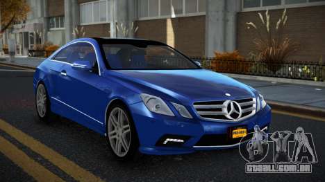 Mercedes-Benz E500 Ashah para GTA 4