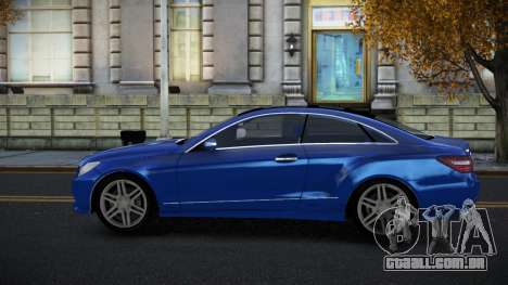 Mercedes-Benz E500 Ashah para GTA 4