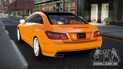 Mercedes-Benz E500 Xirefogu para GTA 4