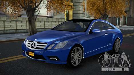 Mercedes-Benz E500 Ashah para GTA 4