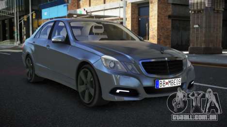 Mercedes-Benz E63 AMG Zodgeduxe para GTA 4
