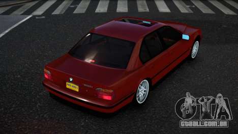 BMW 750i Qacyufuy para GTA 4