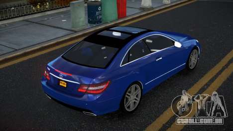 Mercedes-Benz E500 Ashah para GTA 4