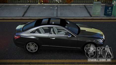 Mercedes-Benz E500 Ashah S11 para GTA 4