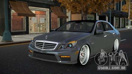 Mercedes-Benz E63 AMG Fogsuhufe para GTA 4