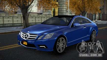 Mercedes-Benz E500 Ashah para GTA 4