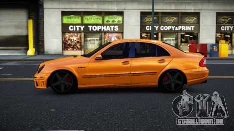 Mercedes-Benz E63 AMG Soclimome para GTA 4