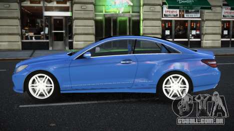 Mercedes-Benz E500 Petu para GTA 4
