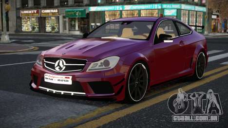 Mercedes-Benz C63 AMG Zovnuy para GTA 4