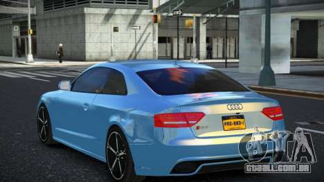 Audi RS5 Qiyrenil para GTA 4