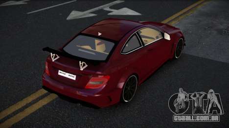 Mercedes-Benz C63 AMG Zovnuy para GTA 4