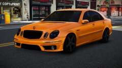 Mercedes-Benz E63 AMG Soclimome para GTA 4