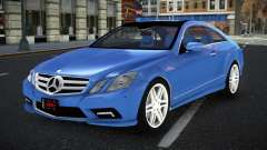 Mercedes-Benz E500 Petu para GTA 4