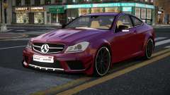 Mercedes-Benz C63 AMG Zovnuy para GTA 4