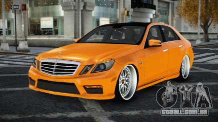 Mercedes-Benz E63 AMG Kadger para GTA 4