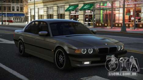 BMW 750i Musci para GTA 4
