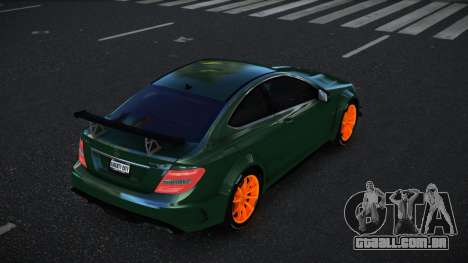 Mercedes-Benz C63 AMG Ryphe para GTA 4