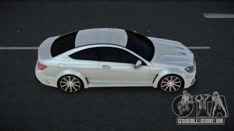 Mercedes-Benz C63 AMG Dipakolad para GTA 4