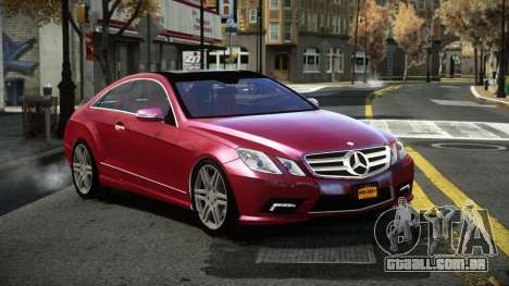 Mercedes-Benz E500 Stinre para GTA 4