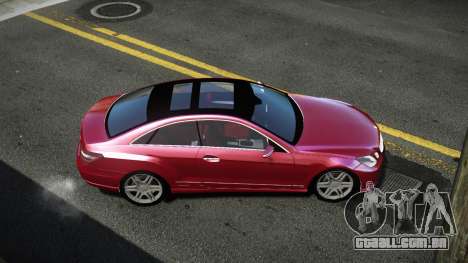 Mercedes-Benz E500 Stinre para GTA 4