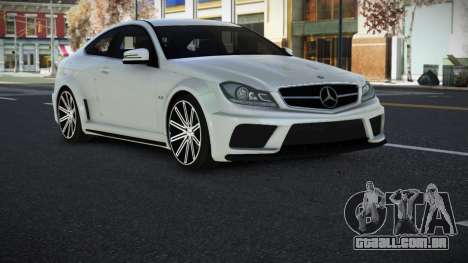 Mercedes-Benz C63 AMG Dipakolad para GTA 4