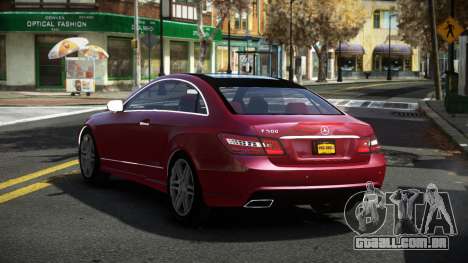 Mercedes-Benz E500 Stinre para GTA 4