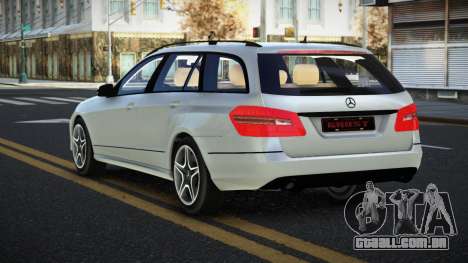 Mercedes-Benz E-Class Kovremo para GTA 4