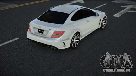 Mercedes-Benz C63 AMG Dipakolad para GTA 4