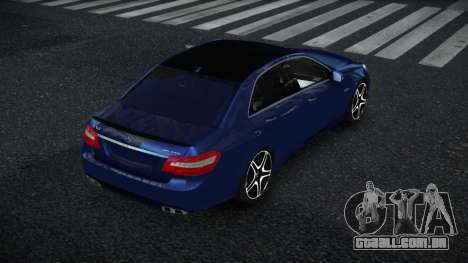 Mercedes-Benz E63 AMG Juovi para GTA 4