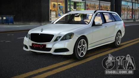 Mercedes-Benz E-Class Kovremo para GTA 4