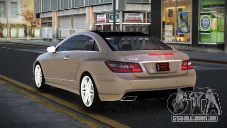 Mercedes-Benz E500 Hedunokiy para GTA 4