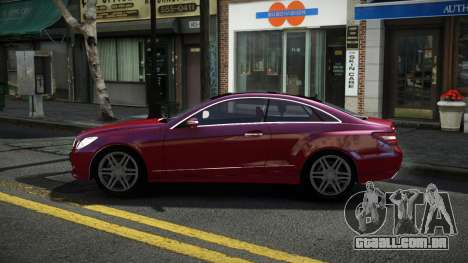 Mercedes-Benz E500 Stinre para GTA 4