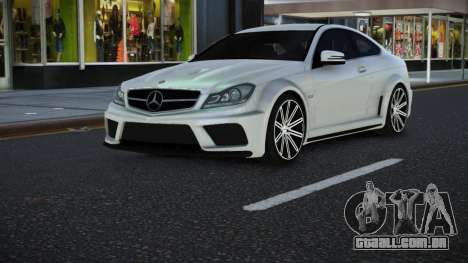 Mercedes-Benz C63 AMG Dipakolad para GTA 4