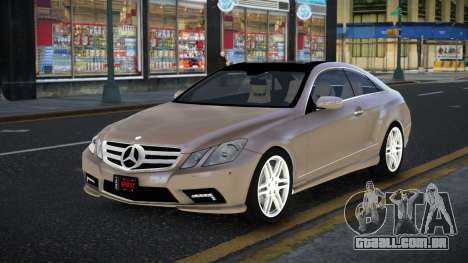 Mercedes-Benz E500 Hedunokiy para GTA 4
