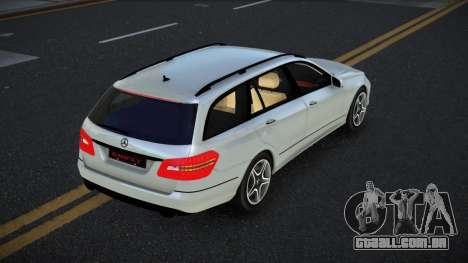 Mercedes-Benz E-Class Kovremo para GTA 4