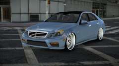 Mercedes-Benz E63 AMG Oyep para GTA 4