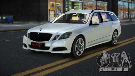 Mercedes-Benz E-Class Kovremo para GTA 4